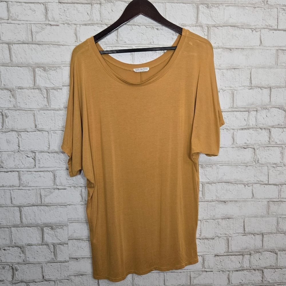 free to live v neck tee